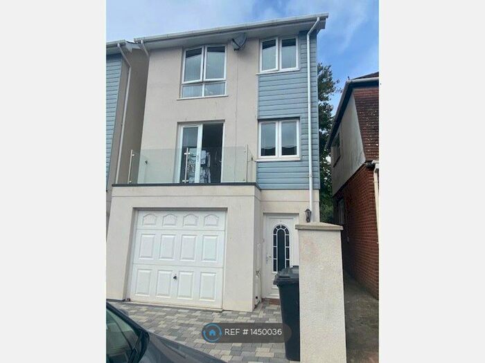 4 Bedroom Detached House To Rent In Pier Sands, Paignton, TQ3