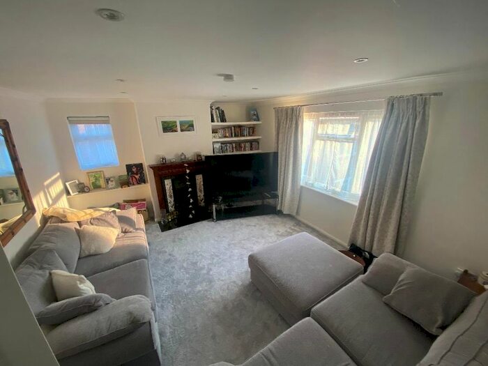 2 Bedroom Flat To Rent In Coppetts Road, London, N10