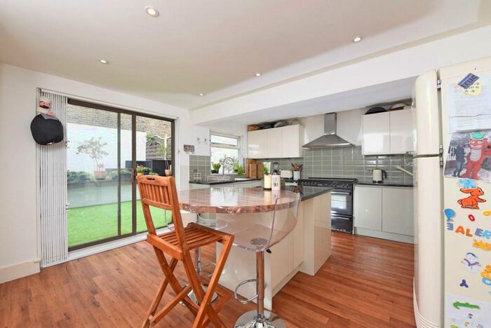 4 Bedroom House To Rent In Taybridge Road, Battersea, London, SW11