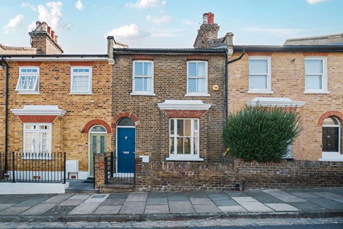 2 Bedroom Terraced House For Sale In Calvert Road, Greenwich, SE10