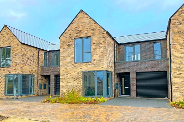 3 Bedroom Link Detached House To Rent In Fewston Drive, Harrogate, HG3