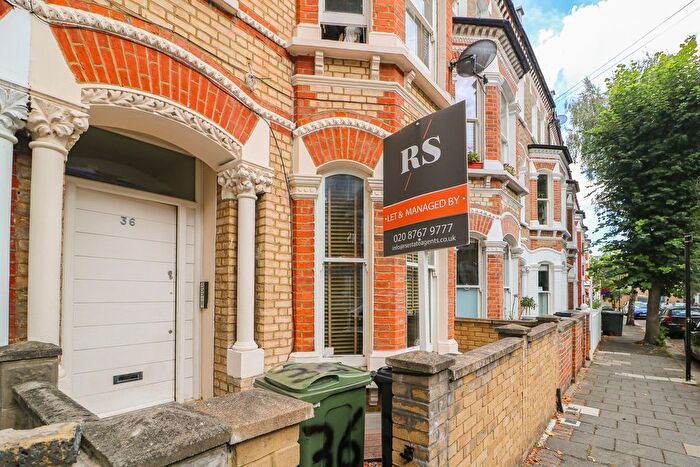2 Bedroom Flat To Rent In St. Luke's Avenue, London, SW4
