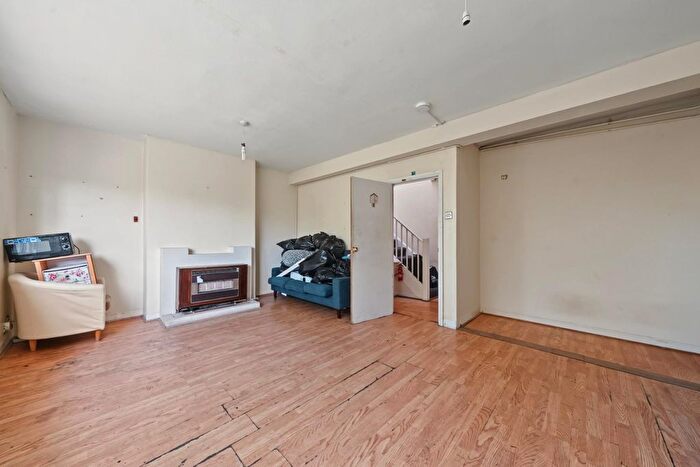 4 Bedroom Flat For Sale In Cricklewood Broadway, NW2