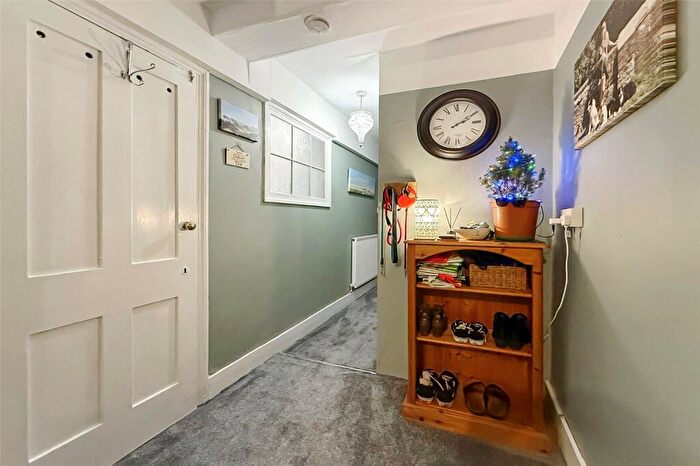 1 Bedroom Apartment For Sale In South Terrace, Littlehampton, West Sussex, BN17