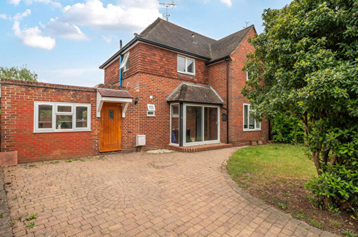 4 Bedroom Semi Detached House For Sale In Burnet Avenue, Burpham, Guildford, Surrey, GU1