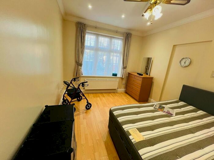 1 Bedroom Flat To Rent In East Lane, Wembley, Greater London, HA0