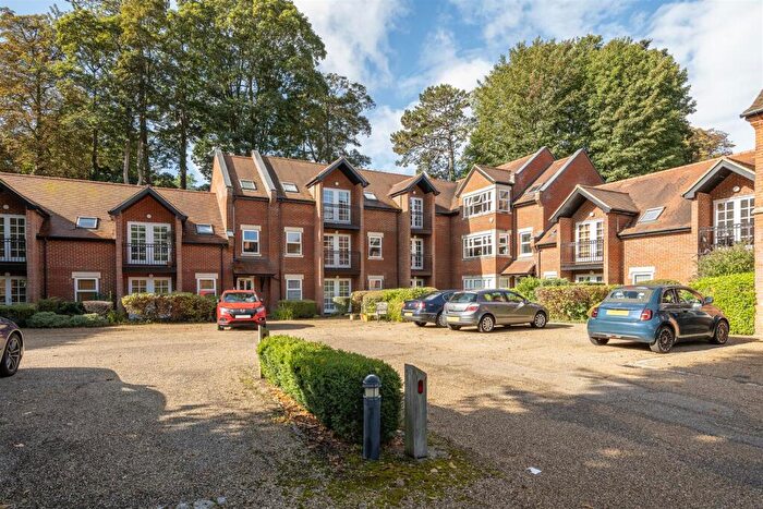 2 Bedroom Apartment For Sale In St. Stephens Hill, St. Albans, AL1