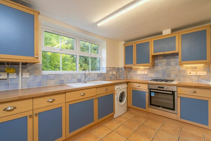 2 Bedroom Flat To Rent In Evensyde, Watford, WD18