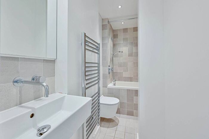 1 Bedroom Flat To Rent In Regents Park Road, Primrose Hill, London, NW1