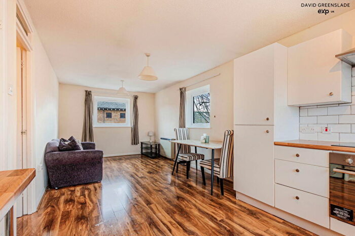 2 Bedroom Flat For Sale In Farrow Place, SE16