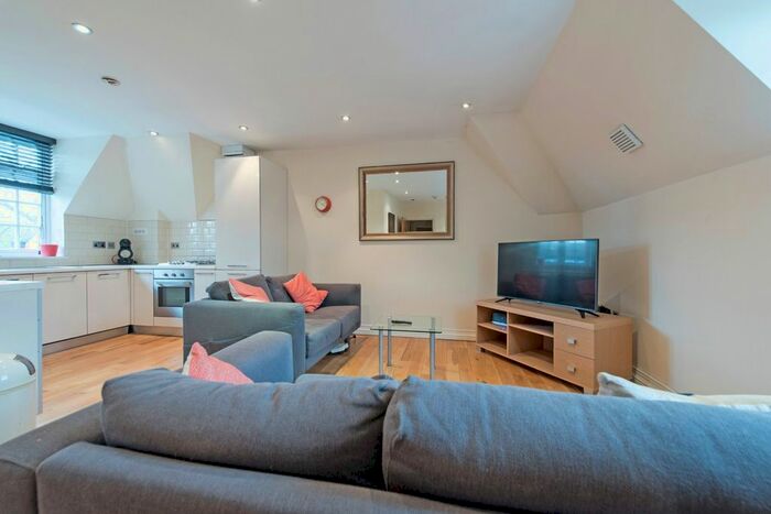 2 Bedroom Flat To Rent In Augustus Road, London, SW19