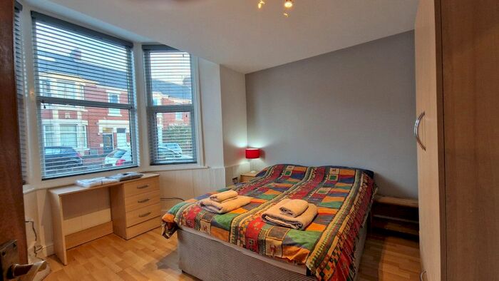 2 Bedroom Flat To Rent In Warton Terrace, Heaton, Newcastle Upon Tyne, NE6