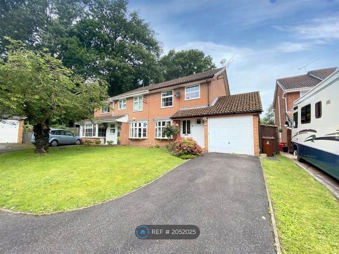 3 Bedroom Semi-Detached House To Rent In Kent Close, Wokingham, RG41