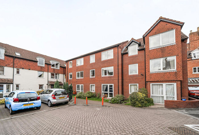 1 Bedroom Apartment For Sale In High Street, Tewkesbury, Gloucestershire, GL20