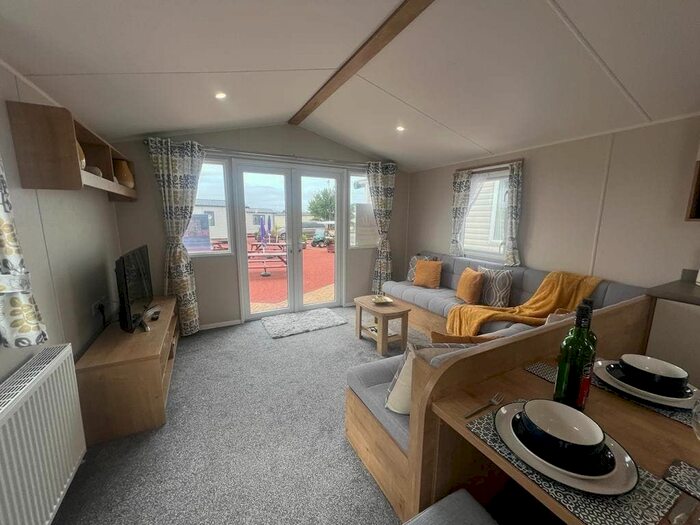 2 Bedroom Mobile/park Home For Sale In Newhaven, Buxton, SK17
