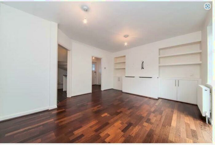 3 Bedroom House To Rent In Creswick Walk, Hampstead Garden Suburb, London, NW11