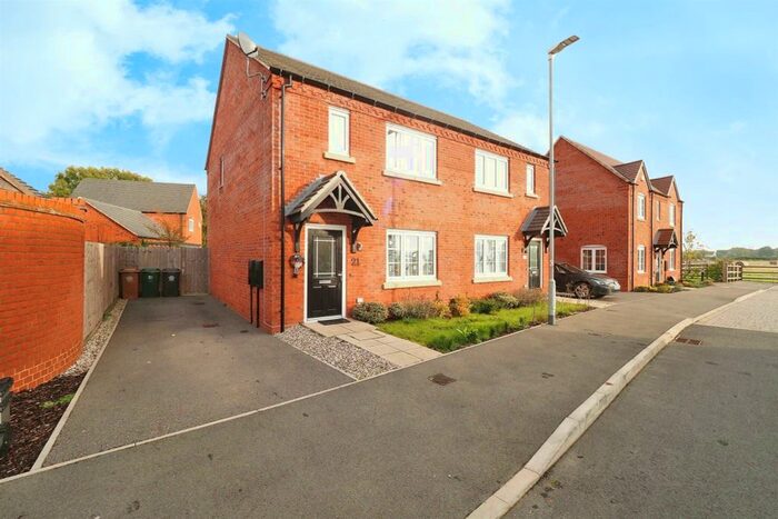 3 Bedroom Semi-Detached House For Sale In Elmlands Close, Aston-On-Trent, Derby, DE72