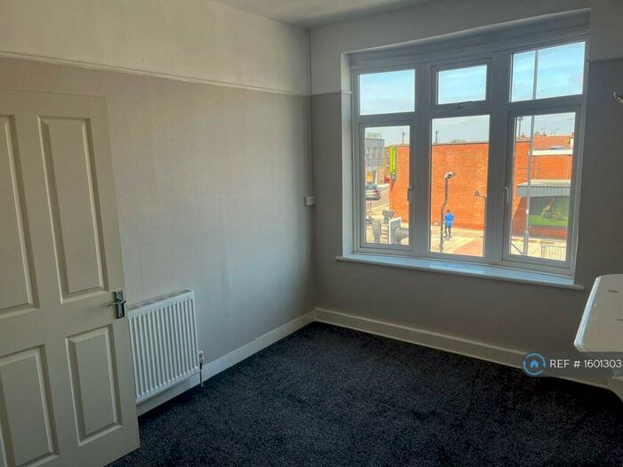 3 Bedroom Flat To Rent In Station Road, Leigh-On-Sea, SS9