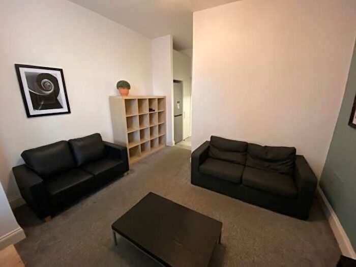 1 Bedroom Flat To Rent In Wilmslow Road, Withington, Manchester, M20