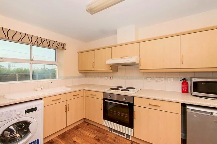 2 Bedroom Flat To Rent In Beaconsfield Road, London N11