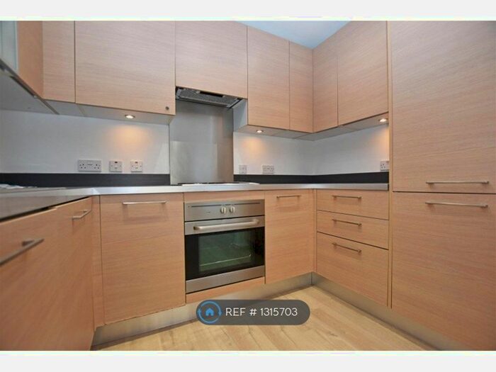 1 Bedroom Flat To Rent In Westgate House, Isleworth, TW7