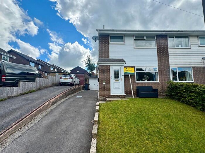 3 Bedroom Semi-Detached House For Sale In Amberley Drive, Buxton, SK17