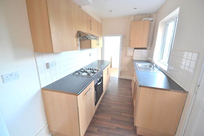 3 Bedroom End Terrace House To Rent In Crescent Road, Reading, RG1