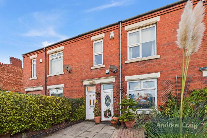 2 Bedroom Flat For Sale In Glebe Terrace, Dunston, NE11