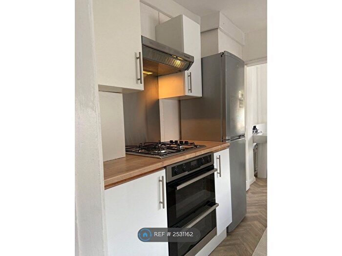 2 Bedroom Flat To Rent In Dunstable Road, Luton, LU1
