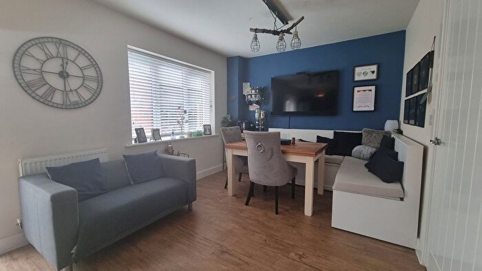 4 Bedroom Detached House For Sale In Moorhen Grove, Southam, CV47