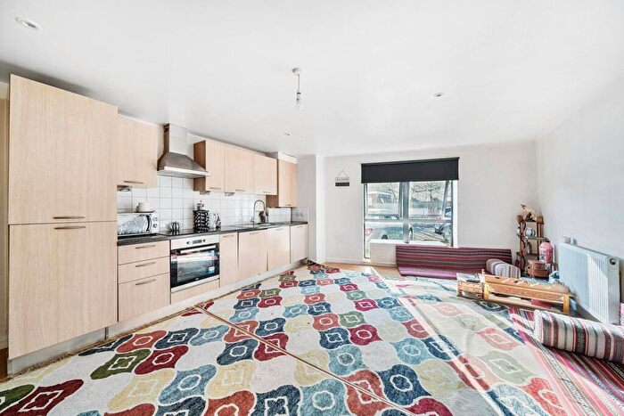 1 Bedroom Flat For Sale In Buckingham Road, Edgware, HA8