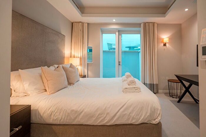 2 Bedroom Flat To Rent In Duke Street, Mayfair, London, W1K