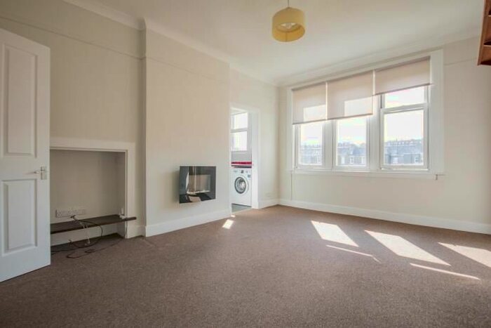 3 Bedroom Flat To Rent In Comely Bank Road, Edinburgh, EH4