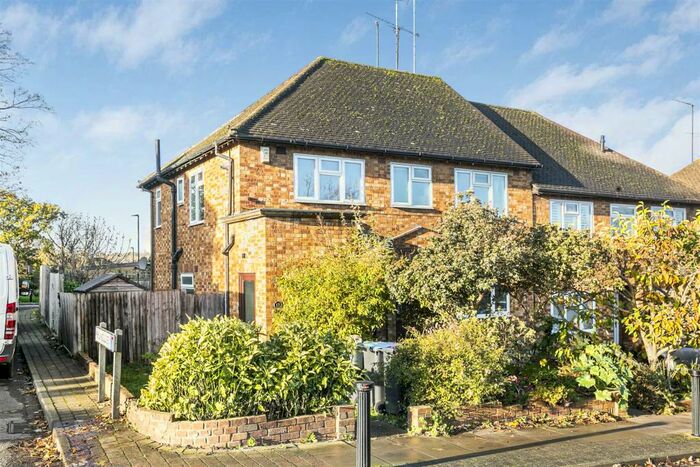 2 Bedroom Maisonette To Rent In The Glade, Winchmore Hill, N21