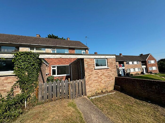3 Bedroom End Of Terrace House To Rent In Redfield Court, Newbury, RG14
