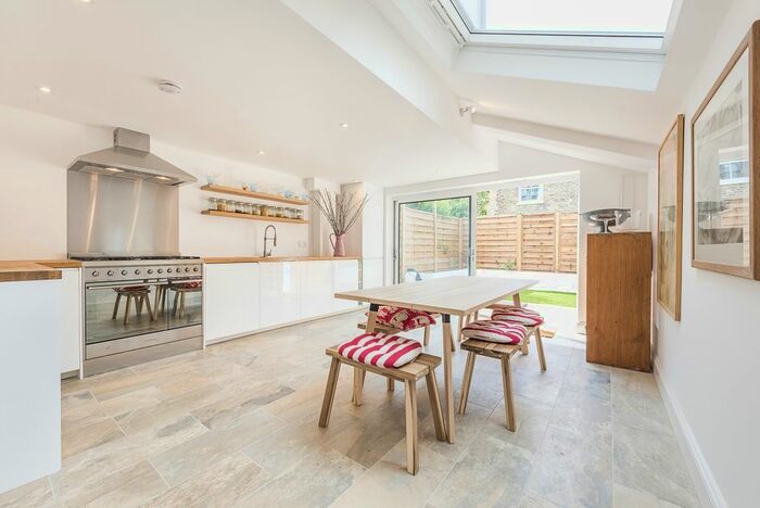 4 Bedroom Town House To Rent In Becklow Road, London W12