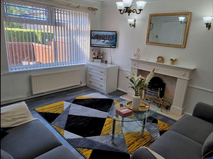 5 Bedroom Terraced House To Rent In The Greenway, Cowley, UB8