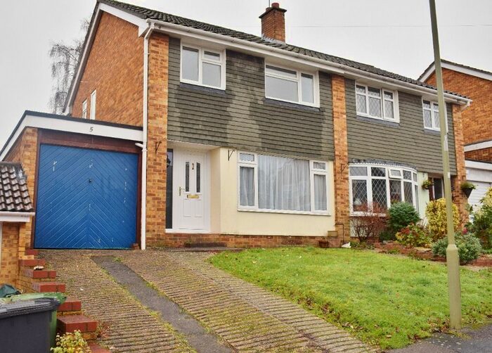 3 Bedroom Semi-Detached House To Rent In Beresford Close, Chandler's Ford, Eastleigh, SO53