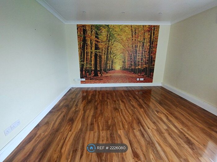 2 Bedroom Flat To Rent In Leigham Court Road, London, SW16