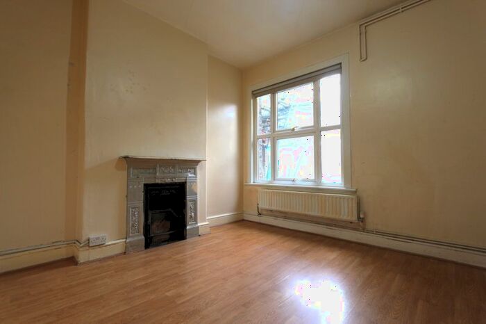 3 Bedroom Flat To Rent In Gladstone Avenue, London, N22
