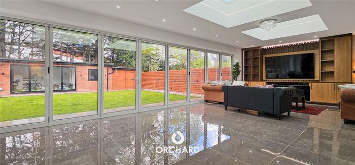 5 Bedroom Detached House To Rent In The Greenway, Ickenham, UB10