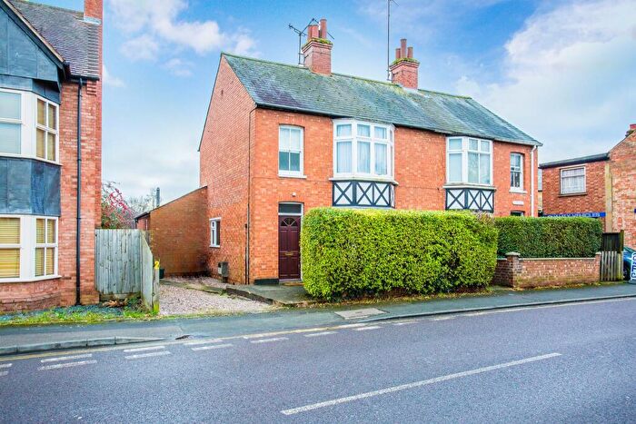 3 Bedroom Semi-Detached House To Rent In High Street, Buckingham, MK18