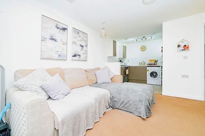 1 Bedroom Flat For Sale In Jonathan Henry Place, Luton, Bedfordshire, LU4
