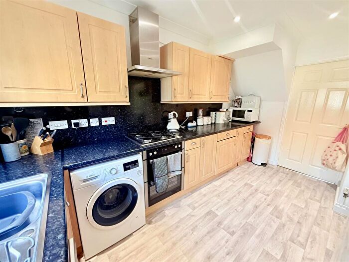 3 Bedroom Link Detached House For Sale In Woodpecker Close, Stowmarket, IP14