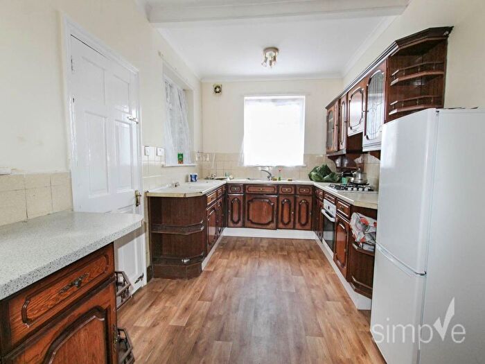 3 Bedroom Bungalow To Rent In Yeading Lane, Hayes, Middlesex, UB4