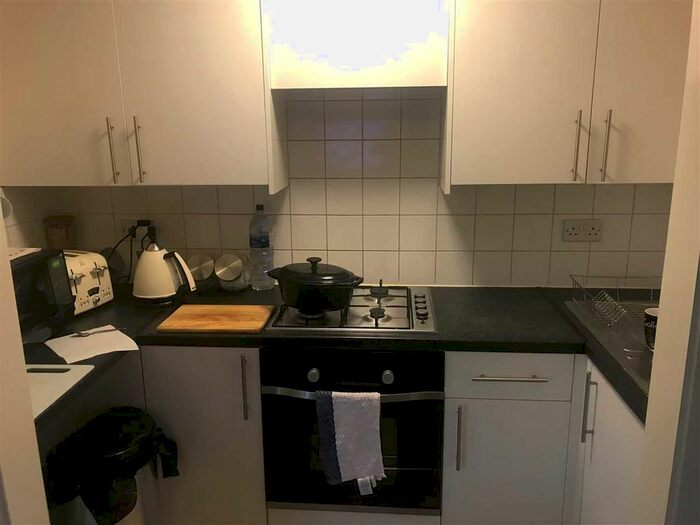 2 Bedroom Flat To Rent In St. Vincents Villas, Temple Hill, Dartford, DA1