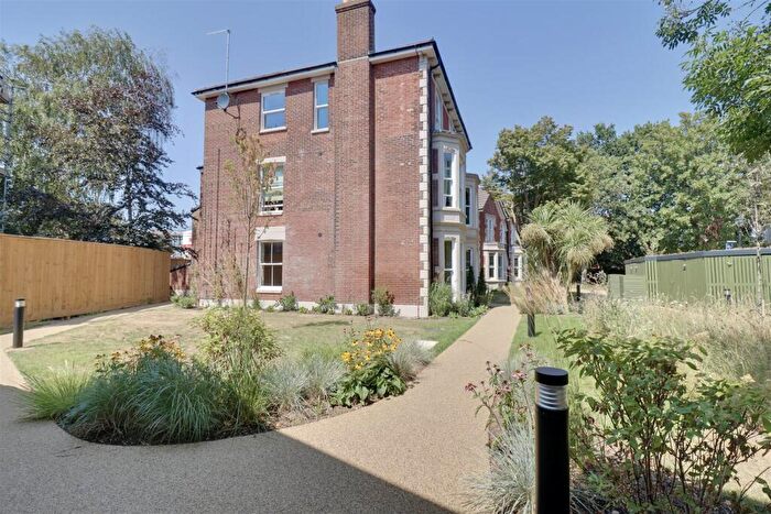 3 Bedroom Flat For Sale In Grove Road South, Southsea, PO5