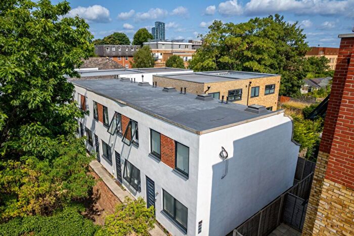 2 Bedroom Property To Rent In B Lansdowne Road, Croydon, CR0