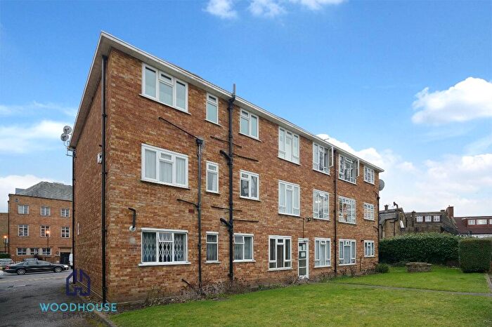 1 Bedroom Flat For Sale In Friern Barnet Lane, London, N11