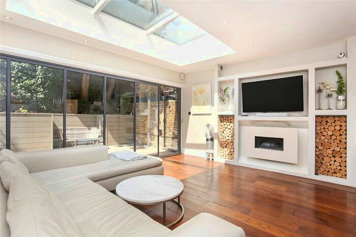 2 Bedroom Flat To Rent In Netherwood Road, London, W14